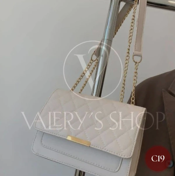 Cartera blanca de hombro C19's foto | Valery’s Shop |  BizneCubano